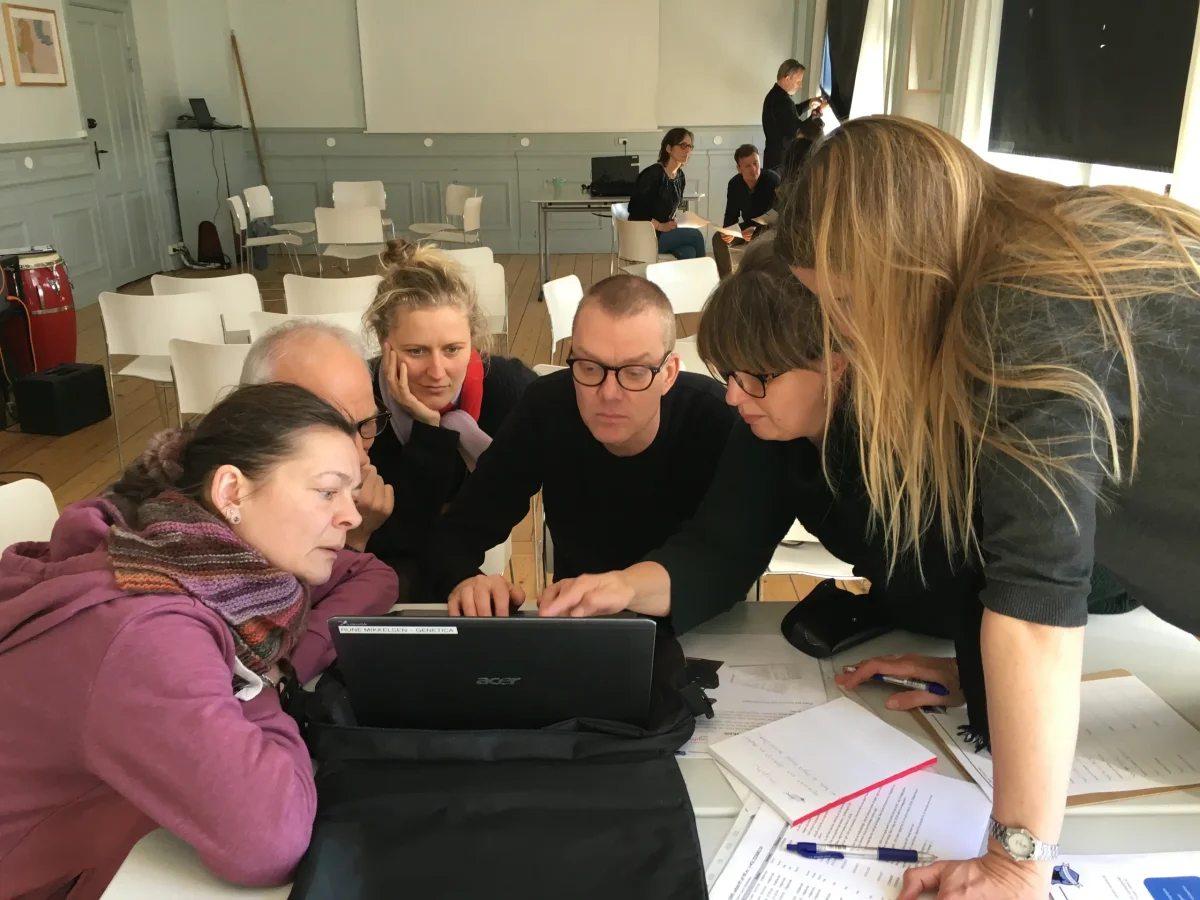 ucfT2jLe-team-samarbejder-om-mordgaade.webp