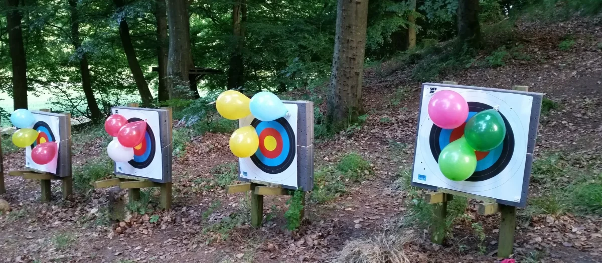 bueskydning-skiver-opsaetning-teambuilding.webp