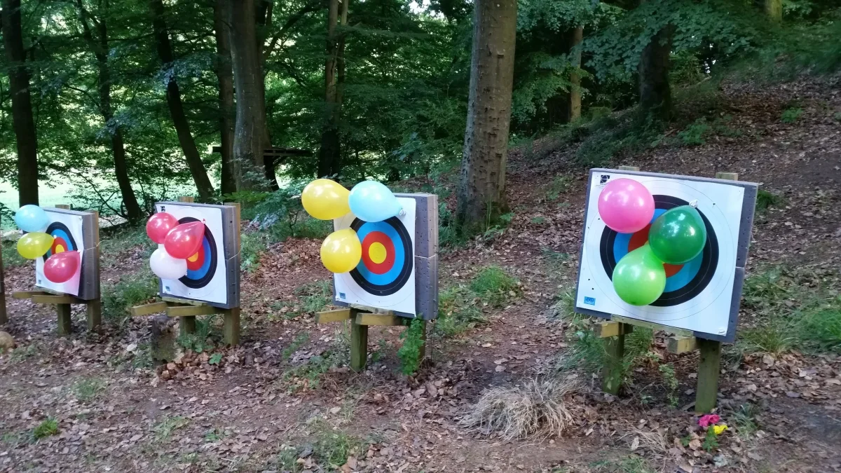 bueskydning-skiver-opsaetning-teambuilding.webp