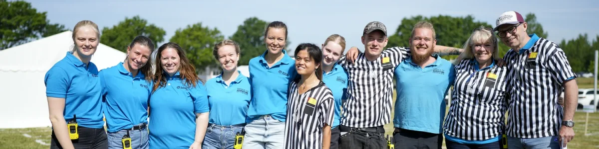 gruppefoto med personale og dommere
