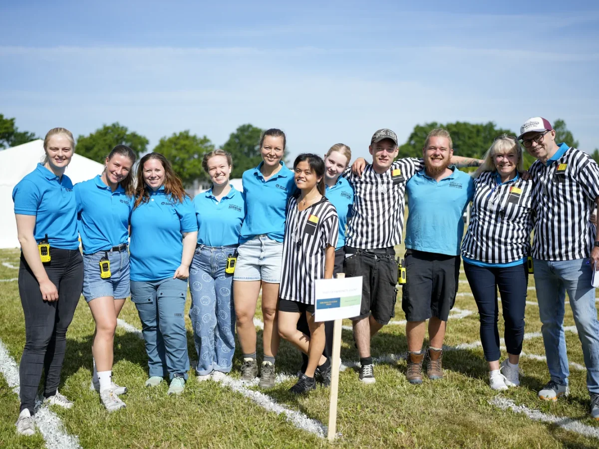 gruppefoto med personale og dommere