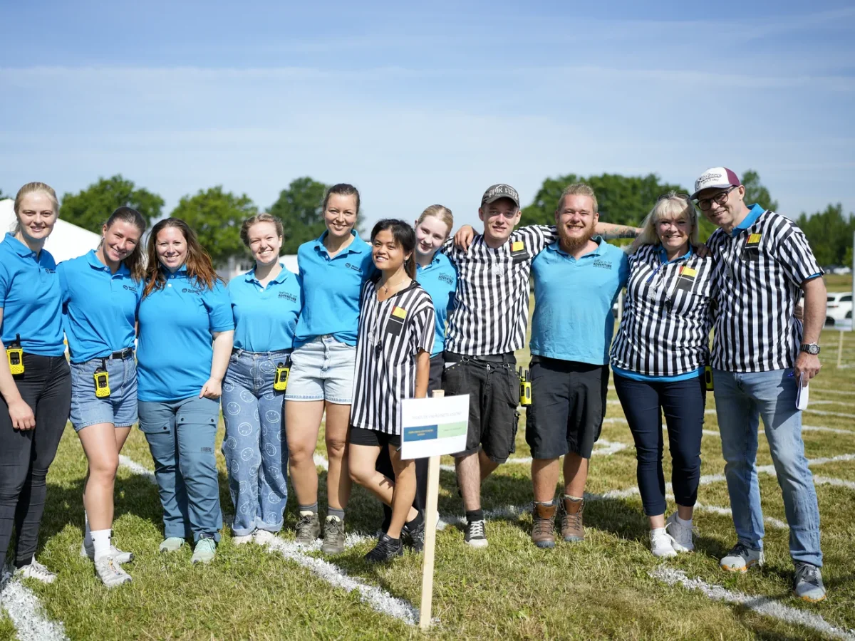 gruppefoto med personale og dommere