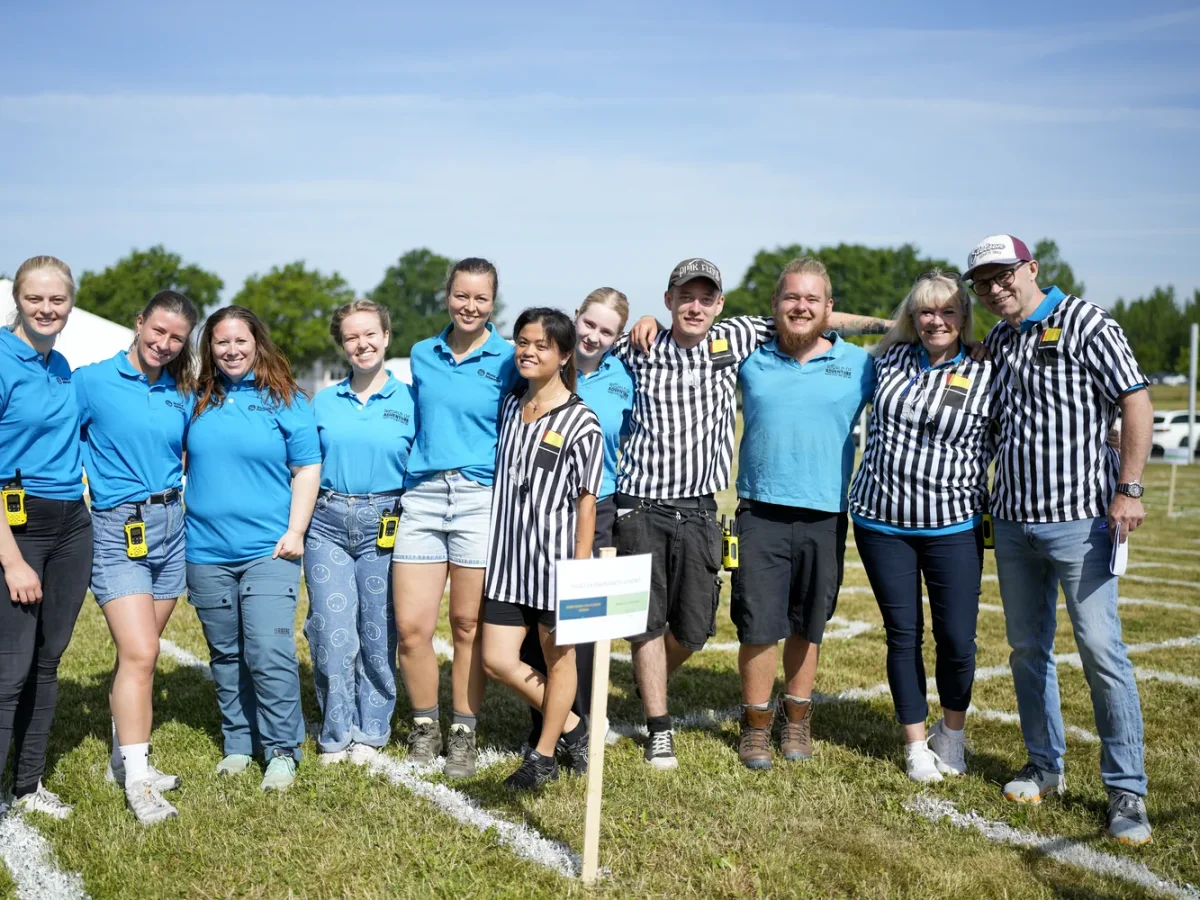 gruppefoto med personale og dommere