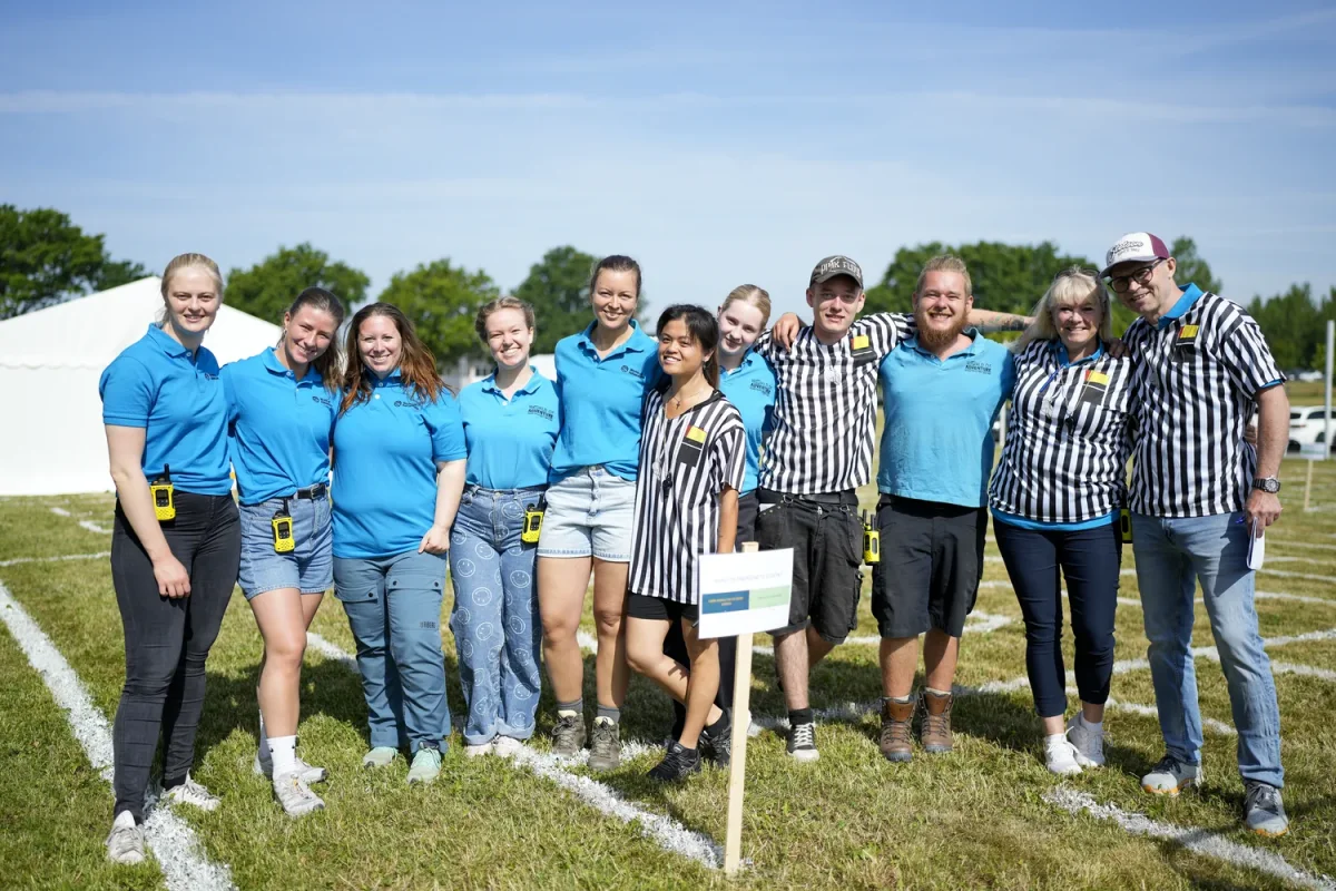 gruppefoto med personale og dommere