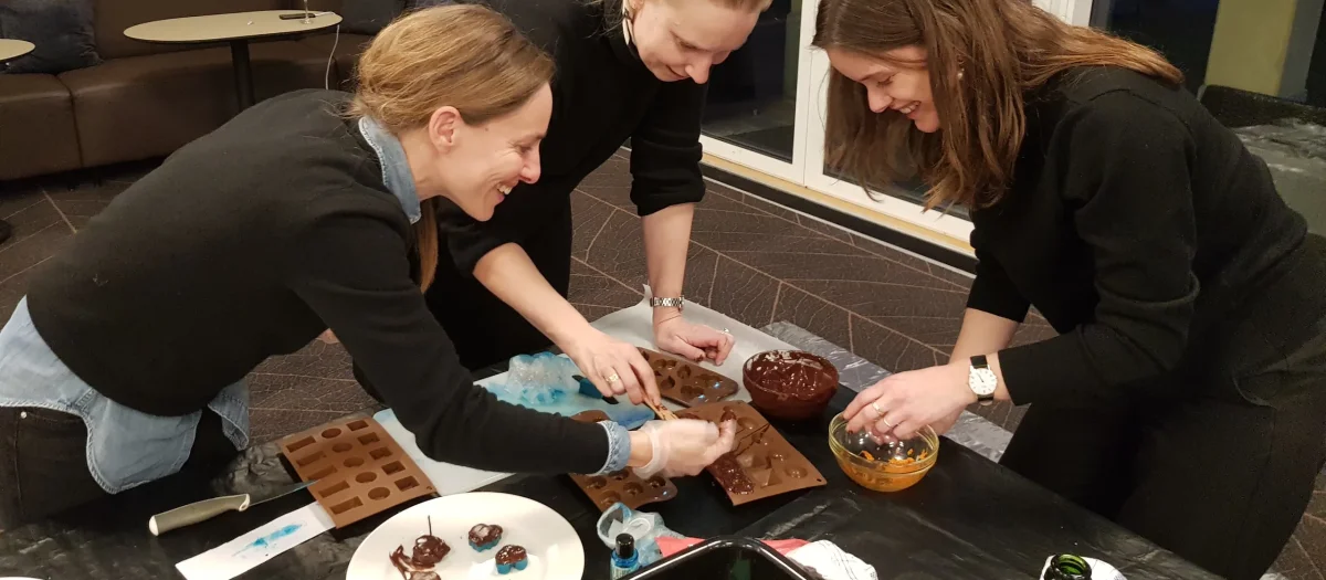 7nPbob9O-chokolade-workshop-teambuilding.webp