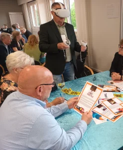 sT5aLEeK-vr-gruppe-løser-opgaver.webp