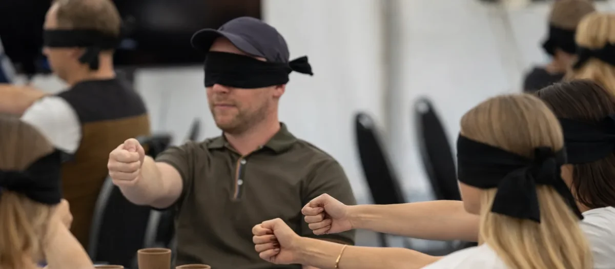 forraederne-teambuilding-blindfolded-aktivitet.webp