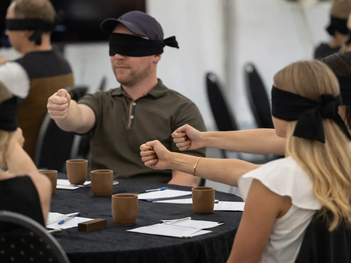 forraederne-teambuilding-blindfolded-aktivitet.webp