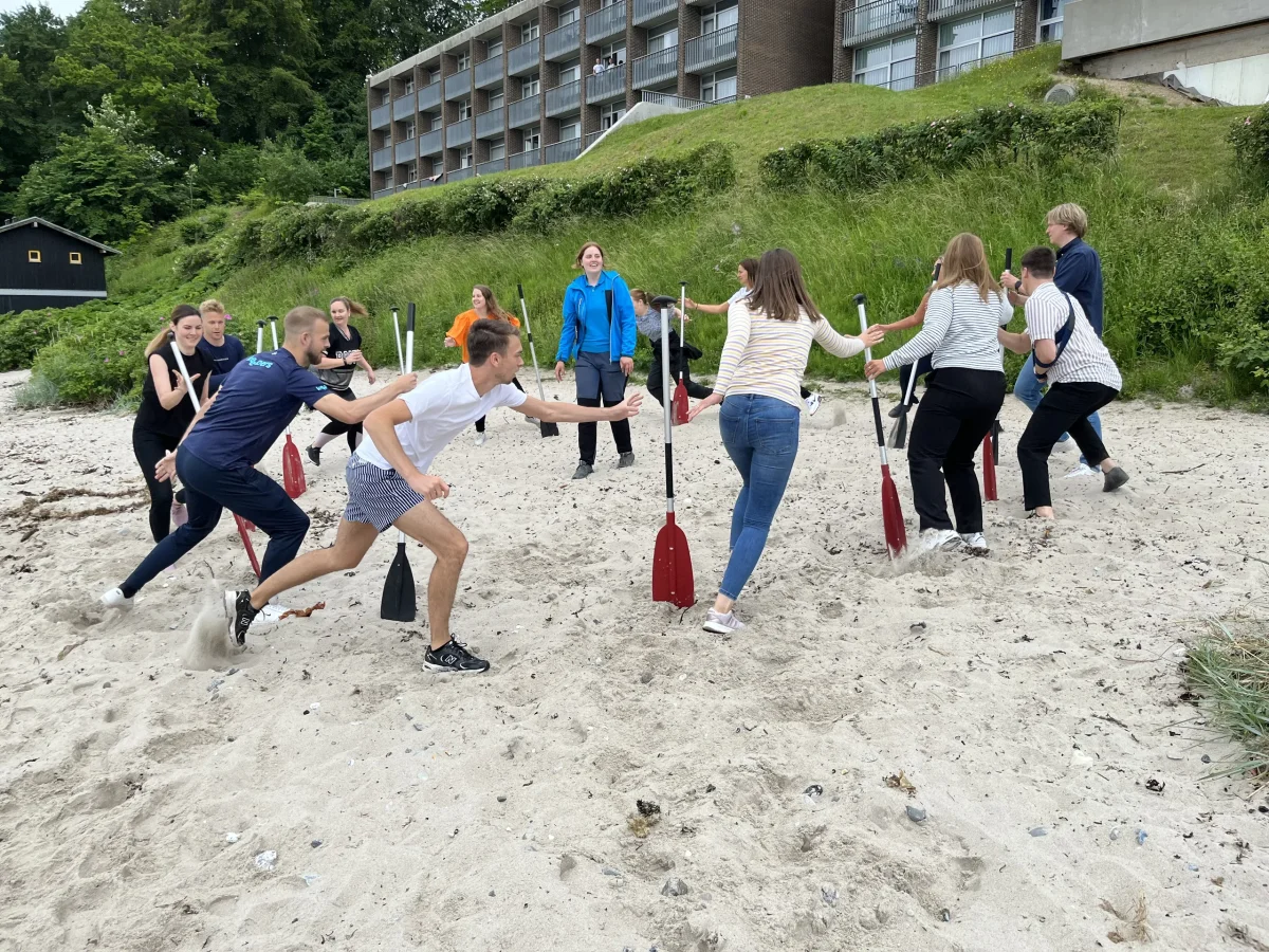 vajVwqV2-gummibaads-regatta-teambuilding-strand.webp