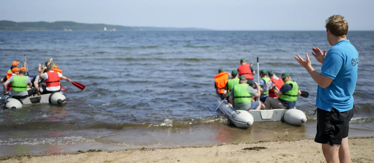gZkmfpZD-gummibaadsregatta-teambuilding-aktivitet-2.webp
