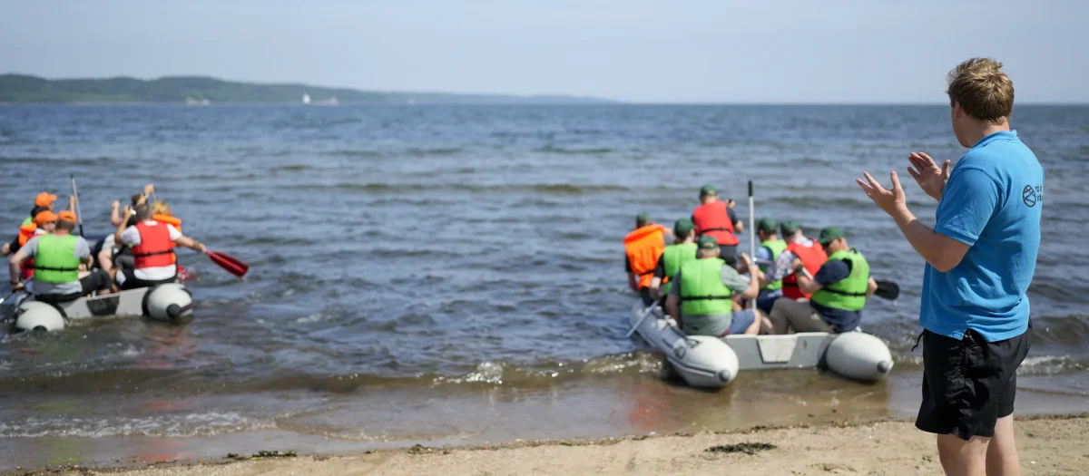 gZkmfpZD-gummibaadsregatta-teambuilding-aktivitet-2.webp