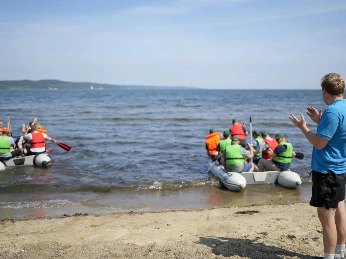 gZkmfpZD-gummibaadsregatta-teambuilding-aktivitet-2.webp