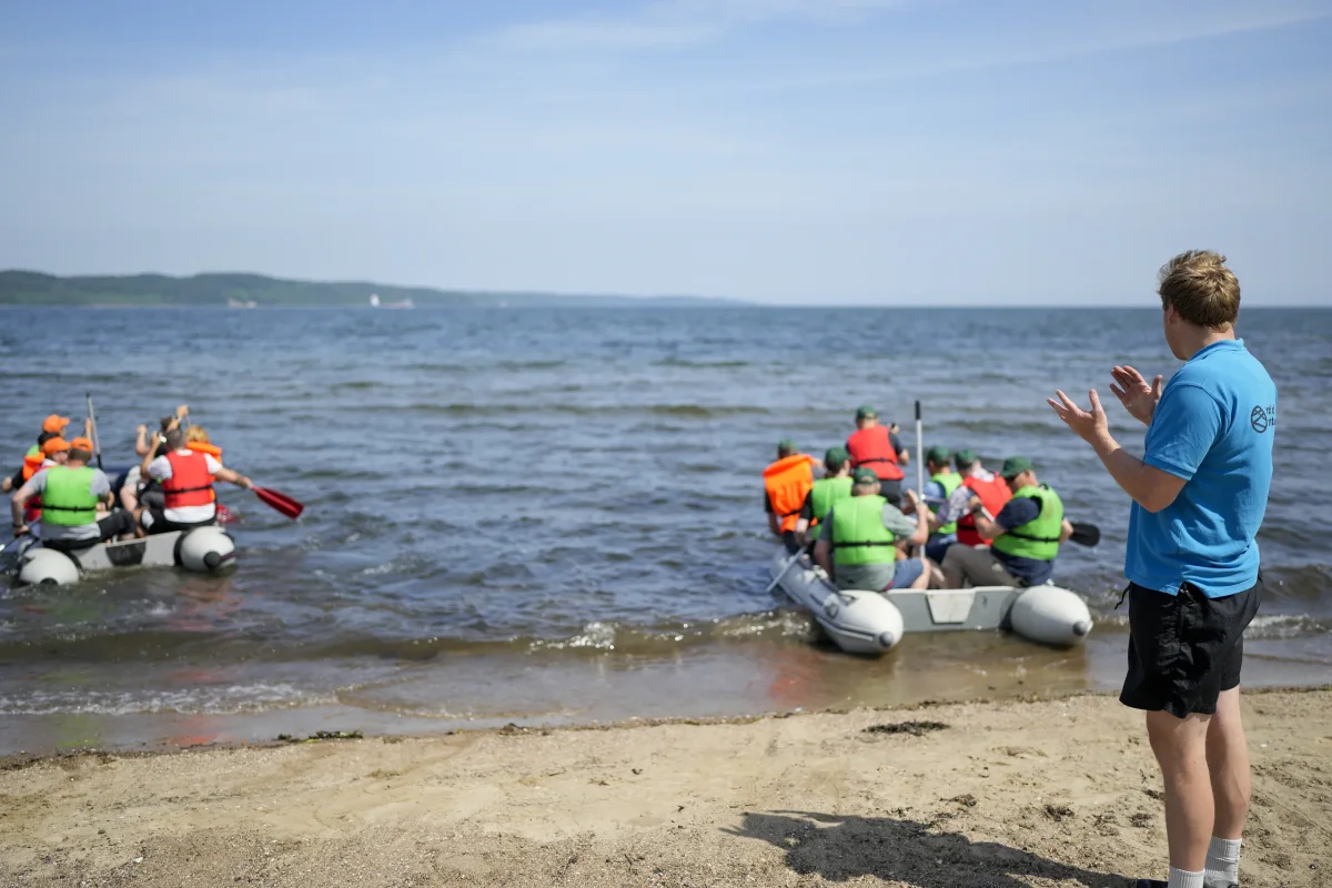 gZkmfpZD-gummibaadsregatta-teambuilding-aktivitet-2.webp