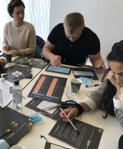 FHcyVzCW-hackathon-teambuilding-samarbejde.webp