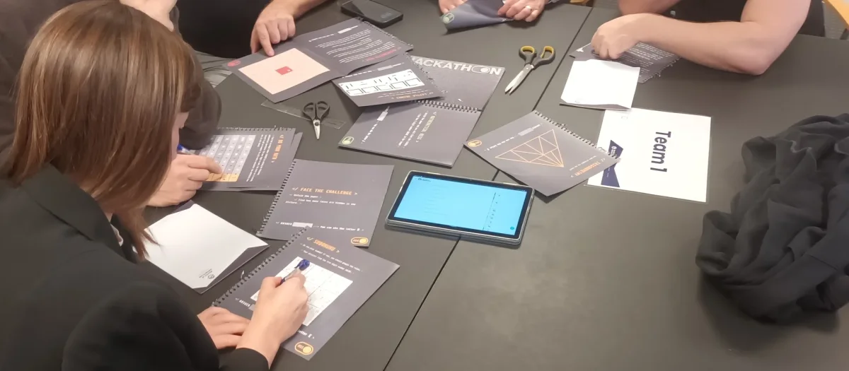 hackathon-teamwork-brainstorm.webp