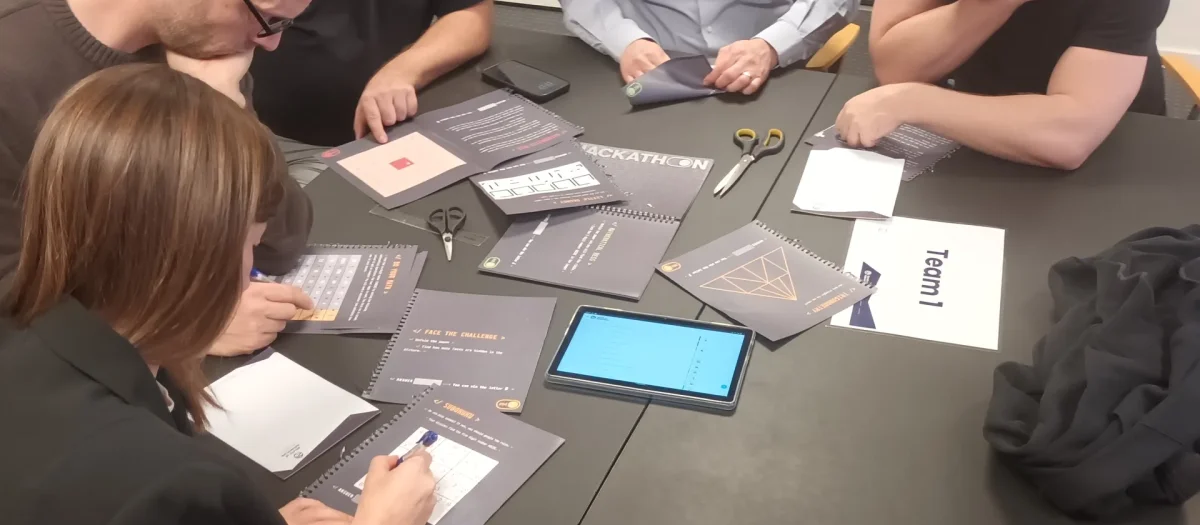 iUJe7WLl-hackathon-teamwork-brainstorm.webp