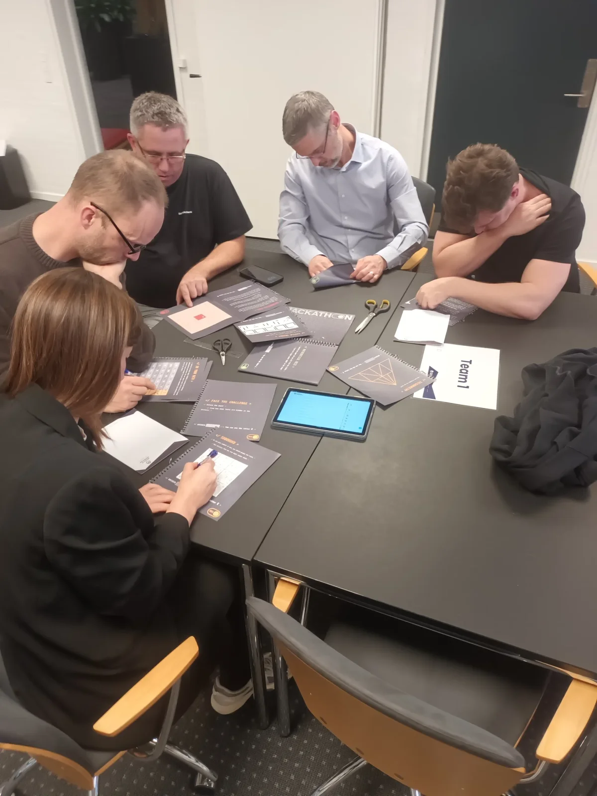 hackathon-teamwork-brainstorm.webp
