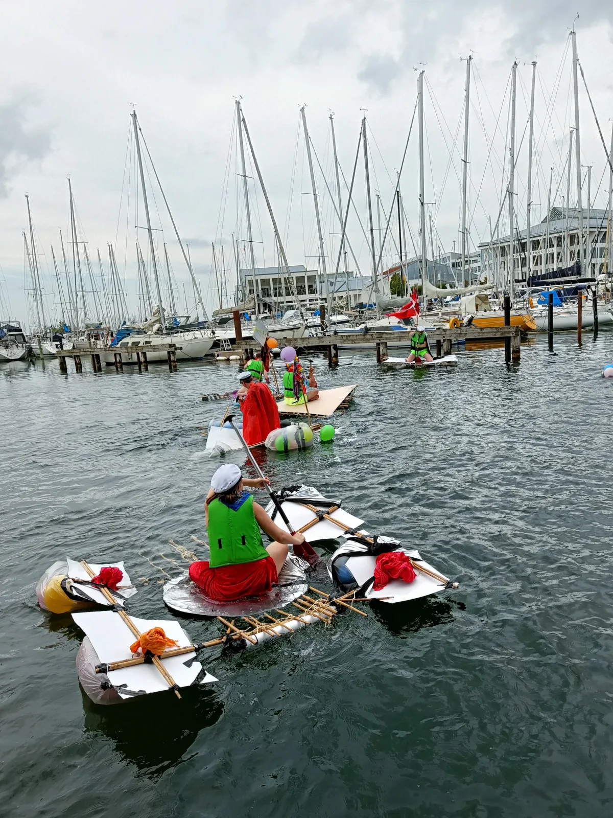 hope-float-teambuilding-marina.webp