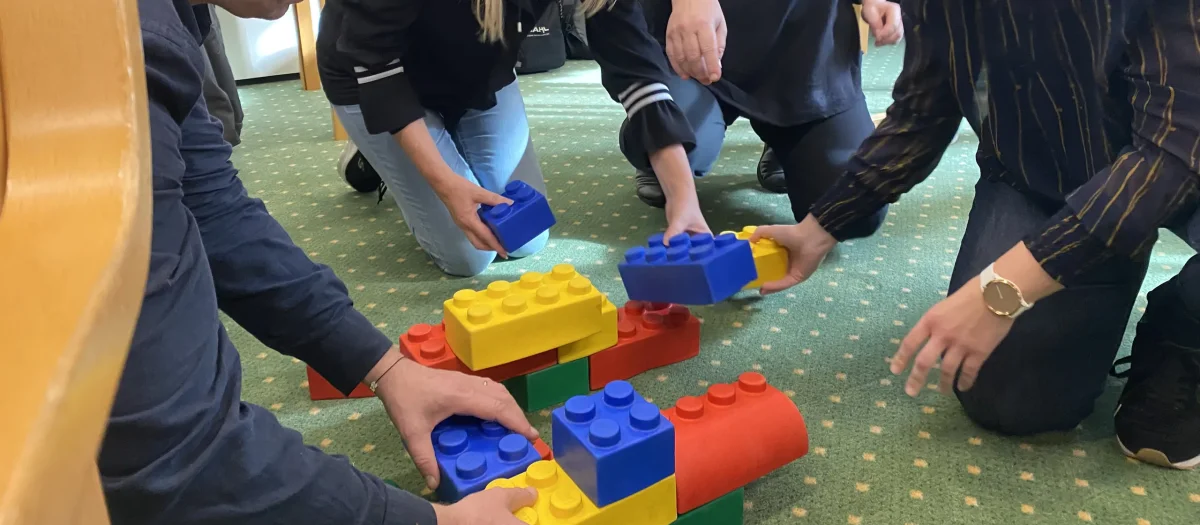 kommunikaos-teambuilding-aktivitet-klodser.webp