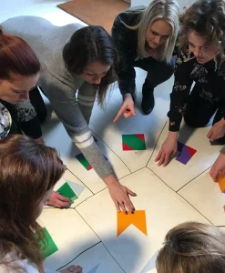 HN8hzsM3-teambuilding-kommunikaos-aktivitet.webp