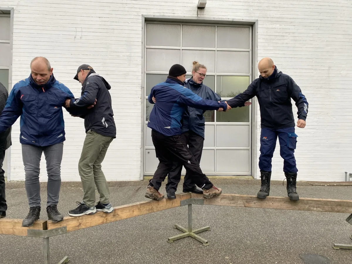 teamwork-staerk-vind-holde-fast.webp