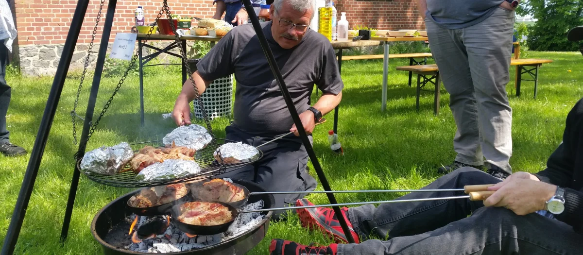 outdoor-madlavning-teambuilding-aktivitet.webp