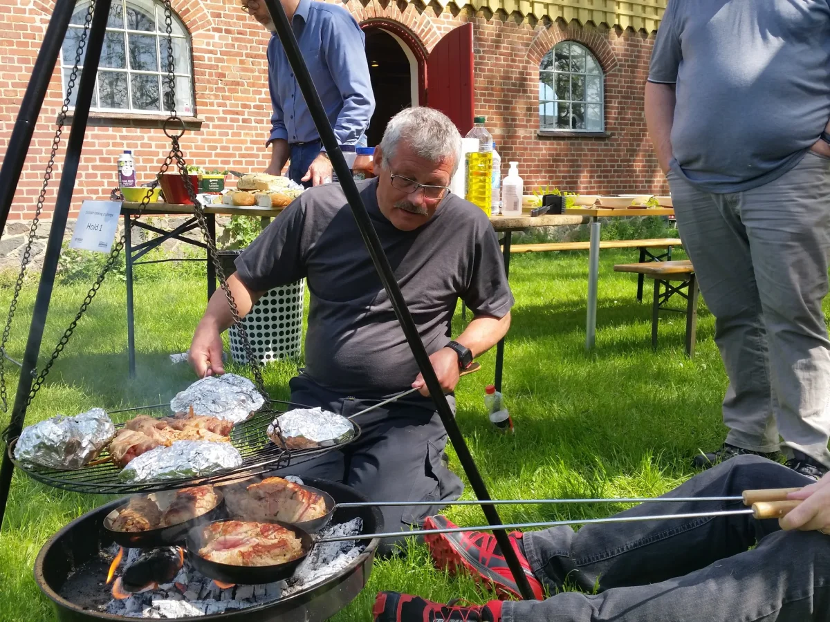 outdoor-madlavning-teambuilding-aktivitet.webp