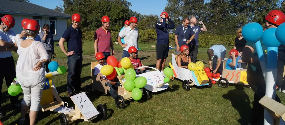 7G0cCWvp-saebeskasse-racerbil-teambuilding.webp