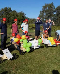7G0cCWvp-saebeskasse-racerbil-teambuilding.webp