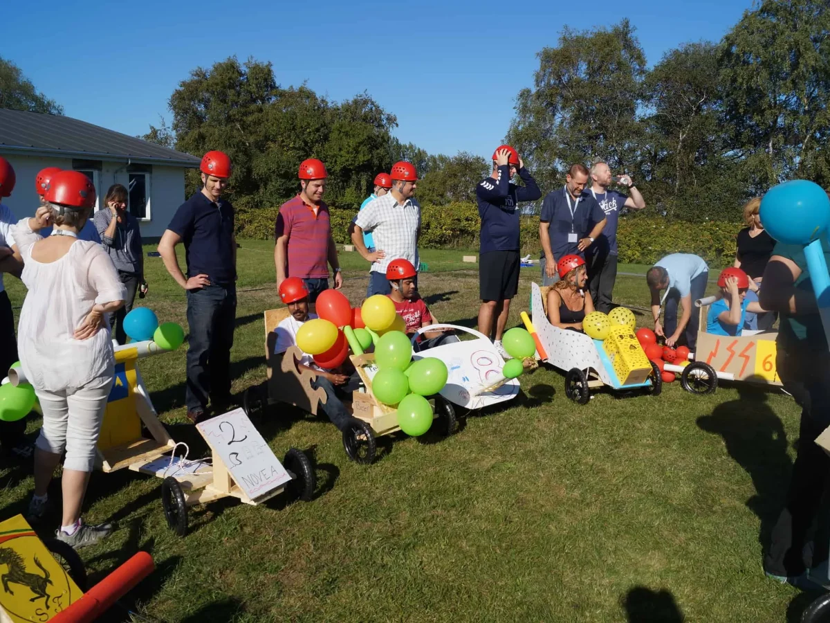 7G0cCWvp-saebeskasse-racerbil-teambuilding.webp