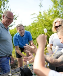 teambuilding-gruppe-aktivitet-natur.webp
