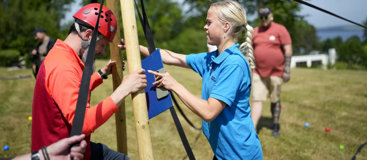 scaEO6Cj-teambuilding-aktivitet-samarbejde-opgave.webp