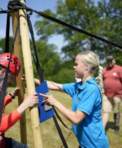 teambuilding-aktivitet-samarbejde-opgave.webp