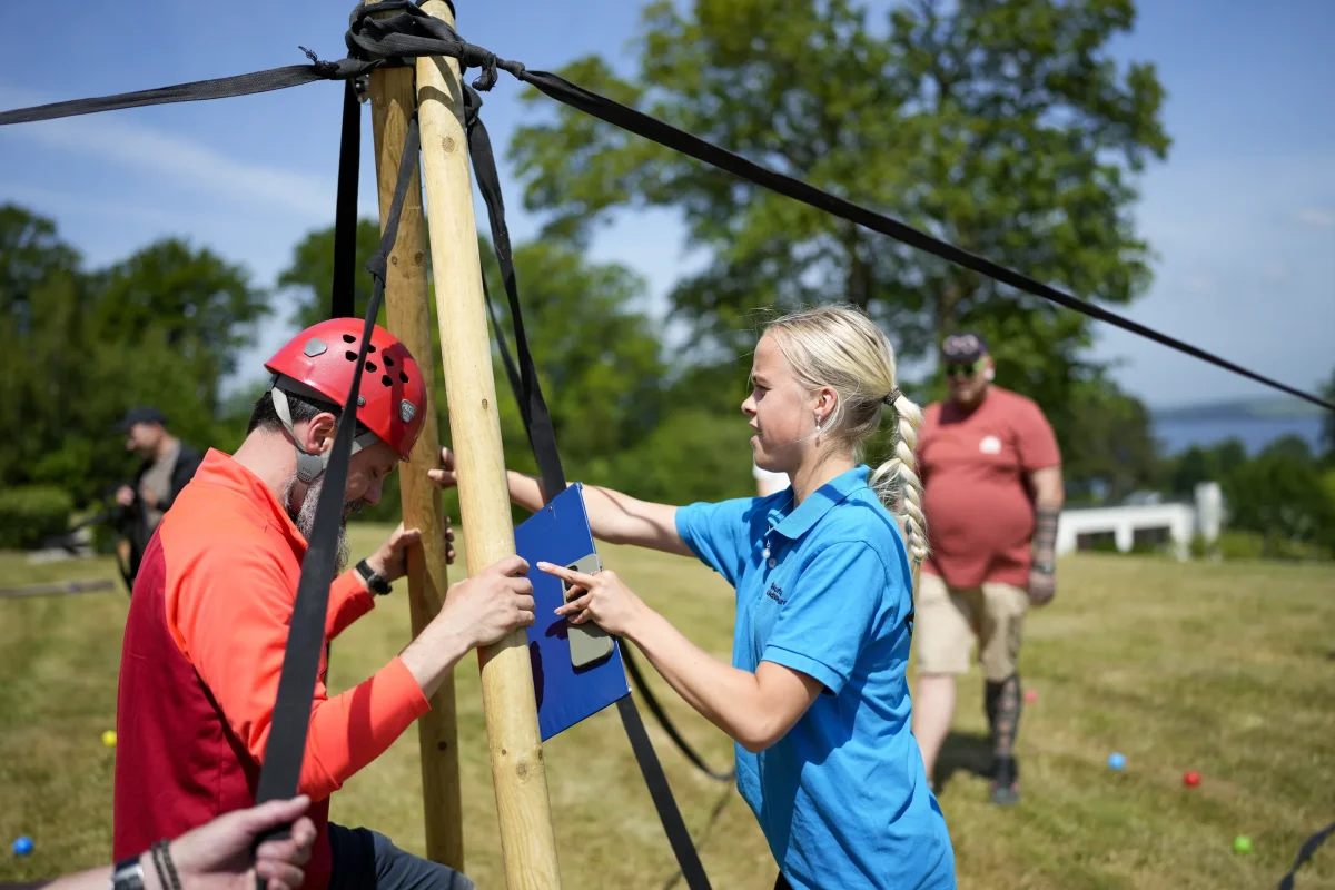 scaEO6Cj-teambuilding-aktivitet-samarbejde-opgave.webp