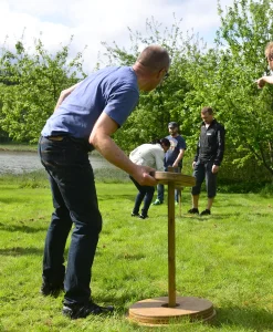 teambuilding-udendoers-aktivitet-gruppe.webp