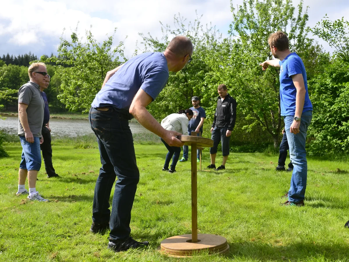 XjlHuOk8-teambuilding-udendoers-aktivitet-gruppe.webp