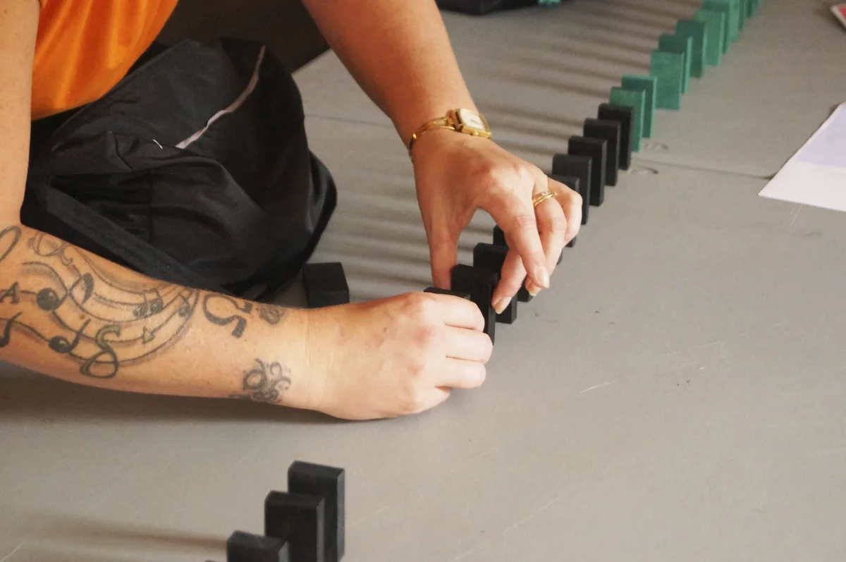 RIsZtcd6-domino-brikker-teambuilding-aktivitet.webp