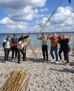 sRqsAaOm-teambuilding-katapult-strand-aktivitet.webp