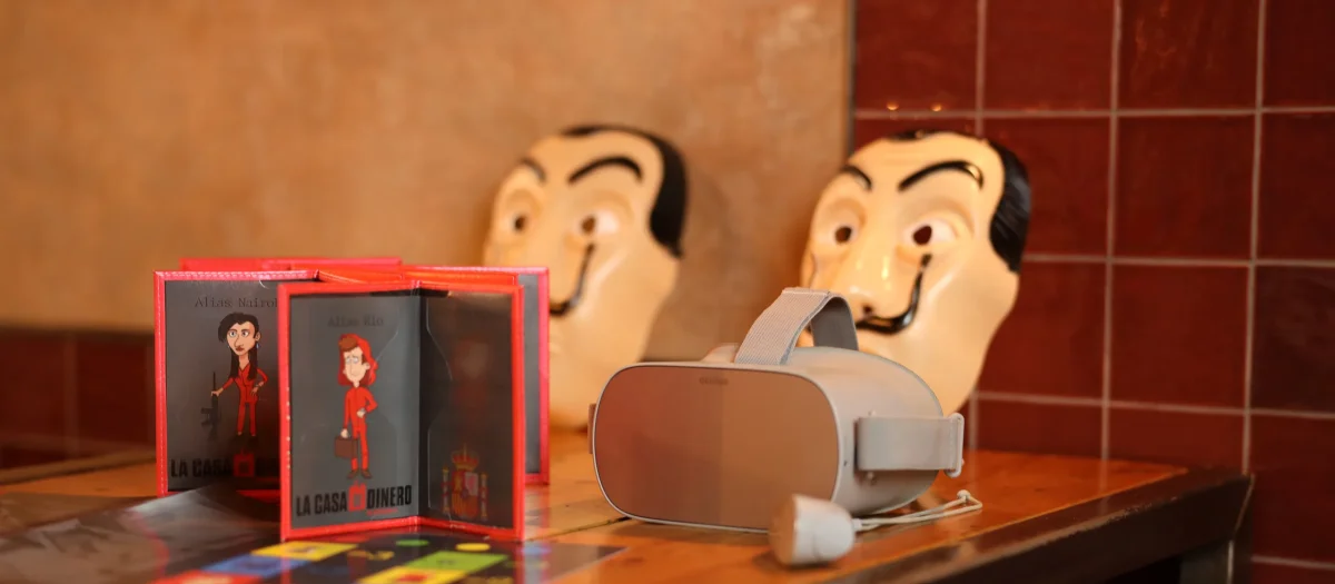 eeNvsJ8P-vr-headset-dal-maske-teambuilding.webp