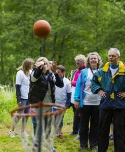 pm8jETQN-basketball-kast-teambuilding-aktivitet-2.webp