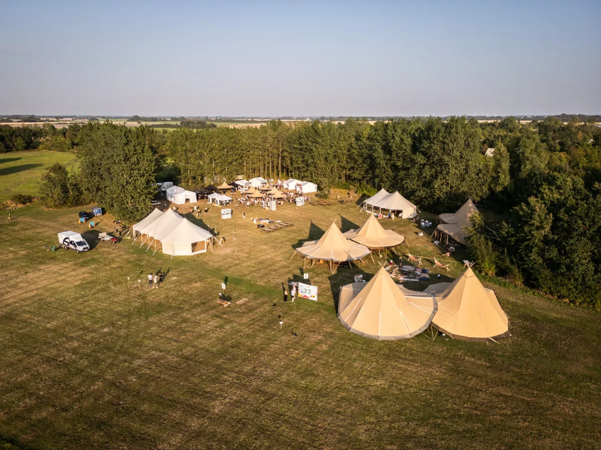 hNcYN65e-aerial-view-outdoor-teambuilding-camp.webp