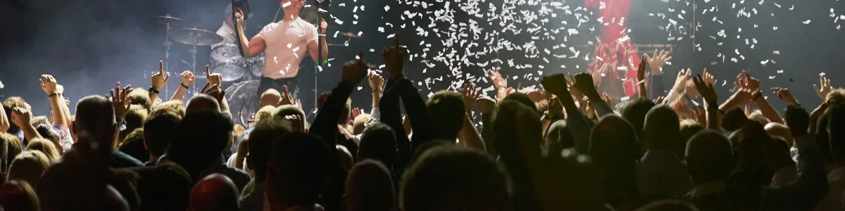 DKR958yK-konfetti-koncert-fest-stemning.webp