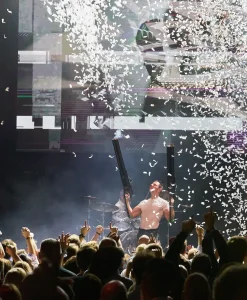 DKR958yK-konfetti-koncert-fest-stemning.webp