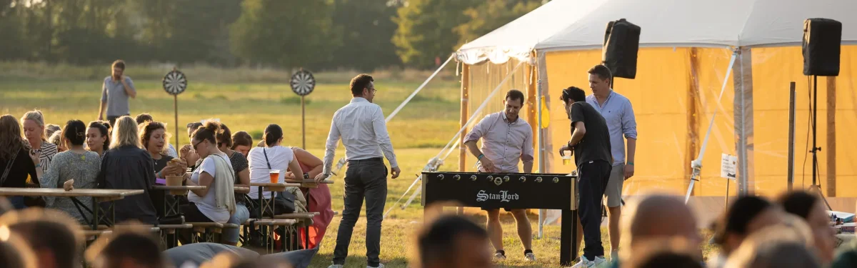 zDX1CXbJ-outdoor-teambuilding-event-telt-aften.webp