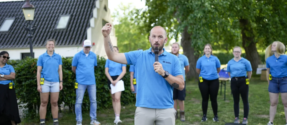 DLFtMYHn-woa-instruktoer-holder-tale-teambuilding.webp