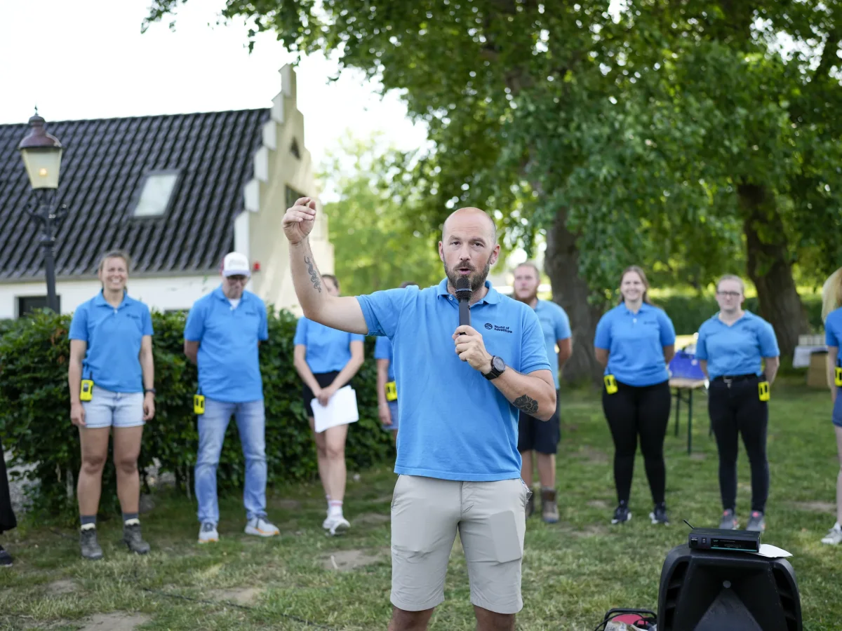 woa-instruktoer-holder-tale-teambuilding.webp