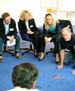 teambuilding-oevelse-gulv-aktivitet.webp