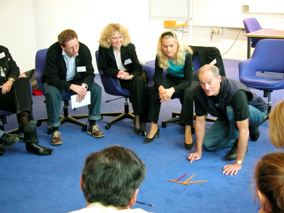teambuilding-oevelse-gulv-aktivitet.webp