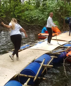 TCLHZUa1-bridge-it-teambuilding-aktivitet-2-00x32ex4dcx3a5.webp